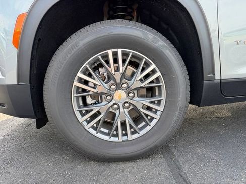New 2026 Chevrolet Traverse LT w/ Driver Confidence Package FWD image 4