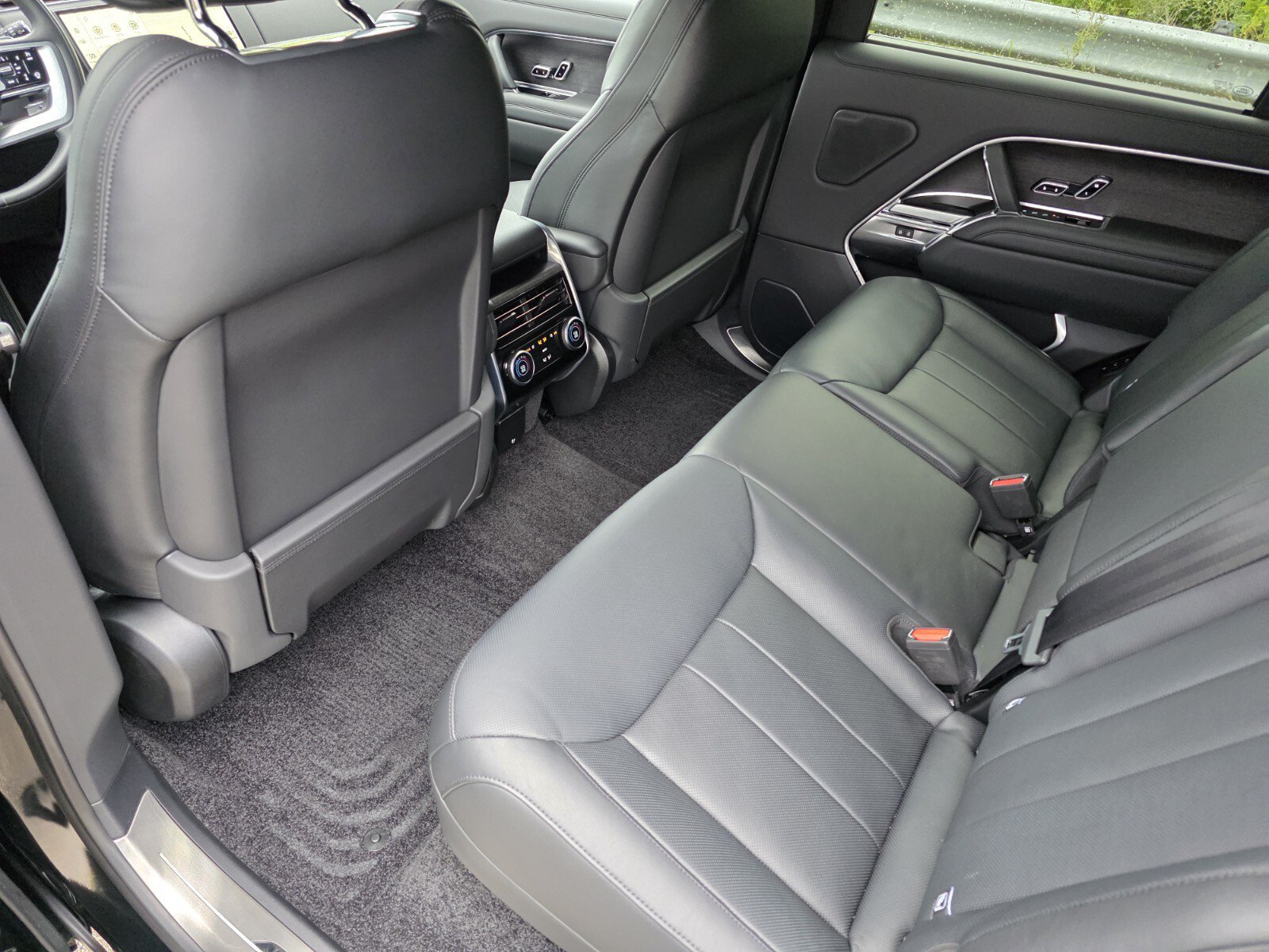 Used 2025 Land Rover Range Rover Long Wheelbase SE AWD/4WD image 15