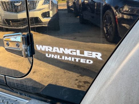 Used 2013 Jeep Wrangler Unlimited Rubicon w/ Dual Top Group image 34