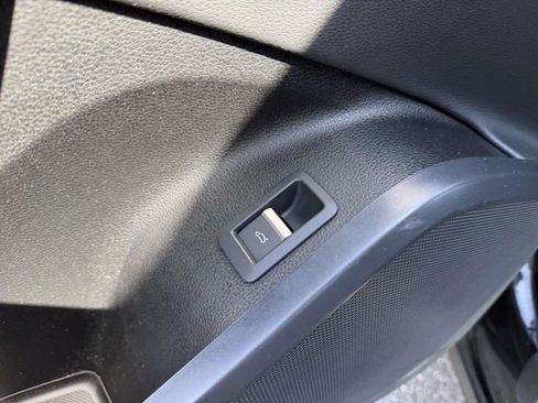 Used 2023 Audi Q5 2.0T Premium w/ Convenience Package image 17