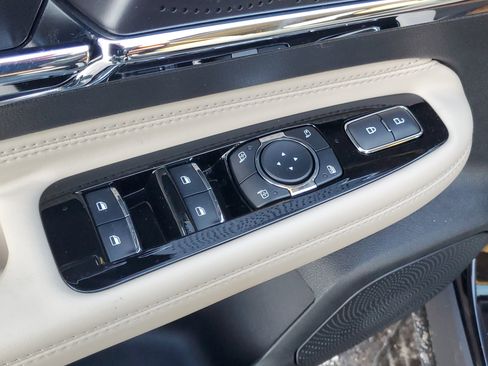 New 2026 Lincoln Corsair Premiere image 10