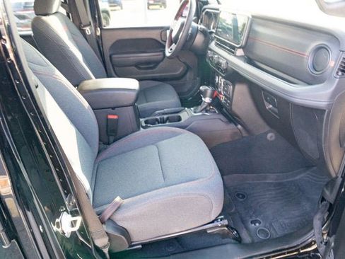 Certified 2024 Jeep Gladiator Rubicon w/ Technology Group image 37