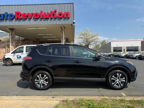 Used 2017 Toyota RAV4 LE image 8