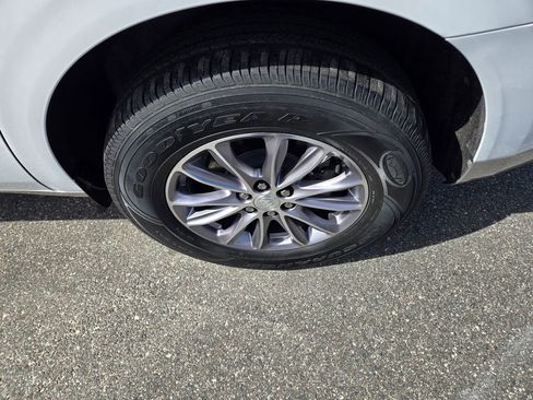 Used 2022 Buick Enclave Essence image 15