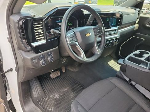 Used 2025 Chevrolet Silverado 1500 LT AWD/4WD image 3