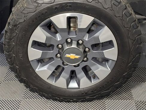 Used 2023 Chevrolet Silverado 2500 Custom w/ Custom Value Package image 8