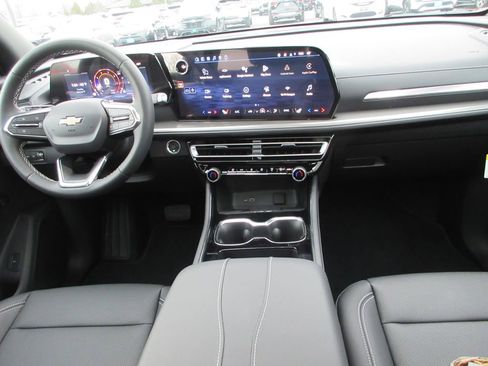 New 2026 Chevrolet Traverse LT w/ Sun and Wheel Package image 15