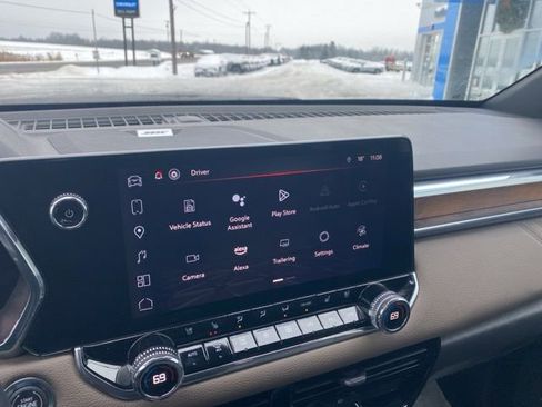 Used 2023 GMC Canyon Denali w/ Denali Black Edition image 10