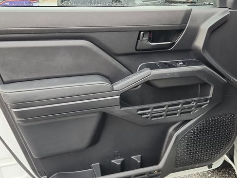 Used 2024 Toyota Tacoma SR image 8