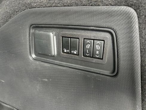 Used 2023 Cadillac Escalade ESV V AWD/4WD image 47