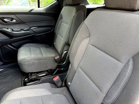 Used 2023 Chevrolet Traverse LT FWD image 26