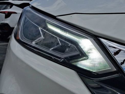 Used 2022 Nissan Altima 2.5 SL FWD image 9