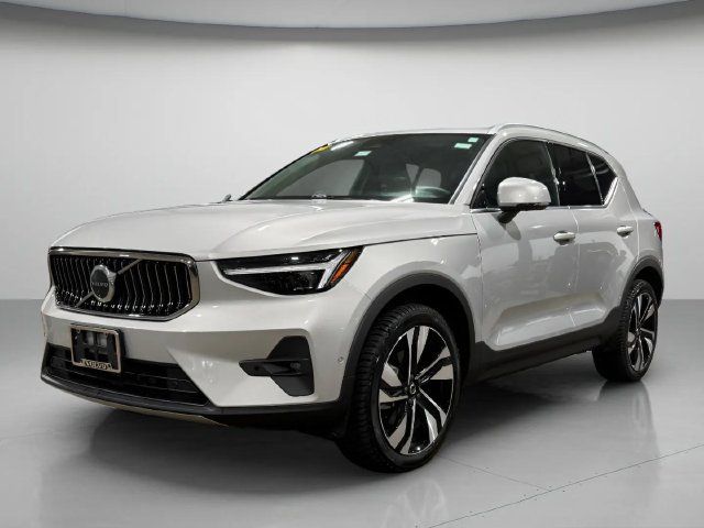 Used 2025 Volvo XC40 B5 Ultra w/ Climate Package AWD/4WD image 7