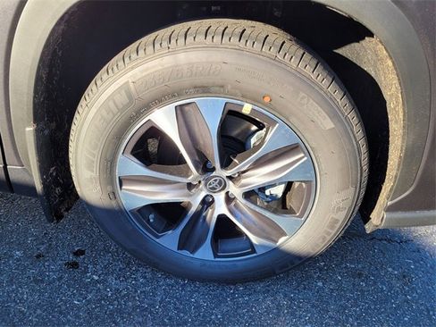 New 2022 Toyota Highlander XLE image 10