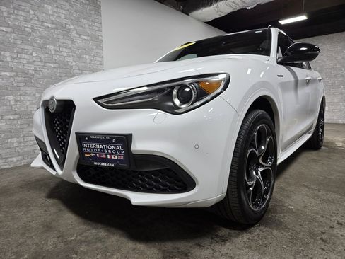Used 2022 Alfa Romeo Stelvio Veloce image 5
