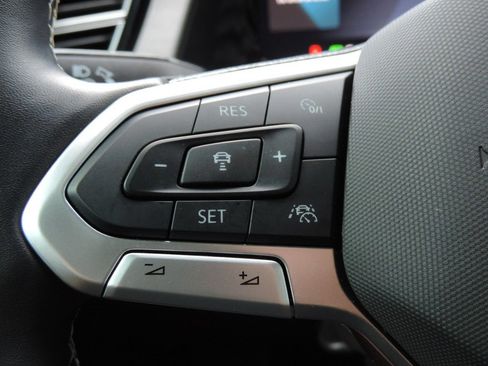 Used 2024 Volkswagen Atlas Cross Sport SE FWD image 26