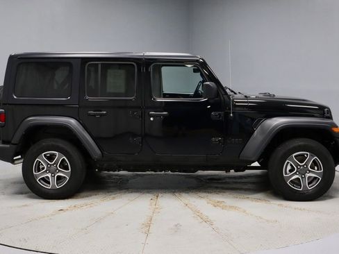 Used 2022 Jeep Wrangler Unlimited Sport AWD/4WD image 6
