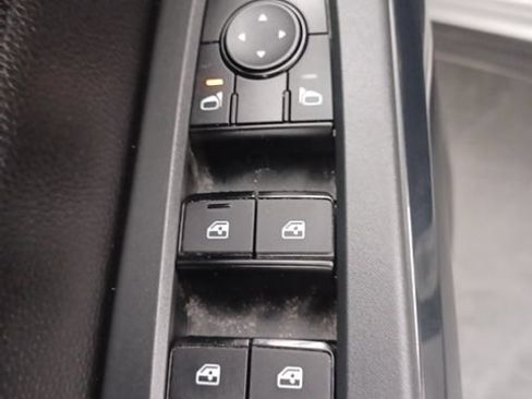 Used 2024 Nissan Pathfinder SV FWD image 18