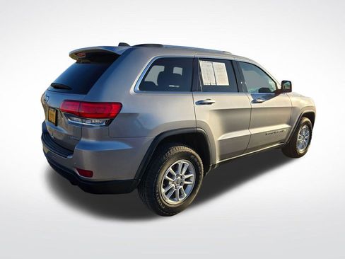 Used 2018 Jeep Grand Cherokee Laredo image 3