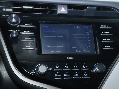 Used 2020 Toyota Camry LE FWD image 19