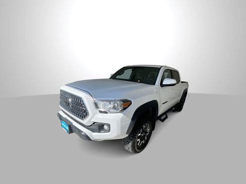 Used 2019 Toyota Tacoma TRD Off-Road AWD/4WD image 4