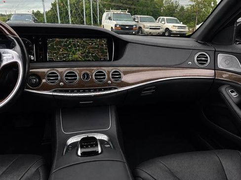 Used 2017 Mercedes-Benz S 550 Sedan image 18