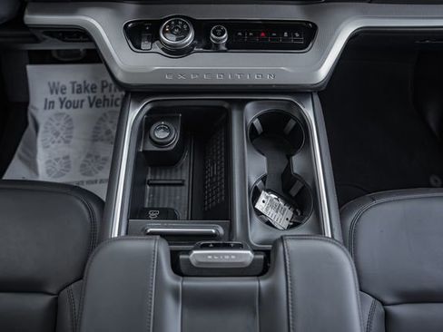 Used 2025 Ford Expedition Active image 40