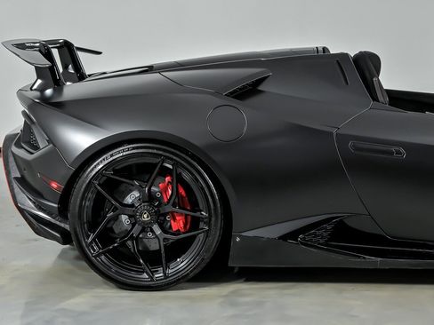 Used 2018 Lamborghini Huracan Performante AWD/4WD image 14
