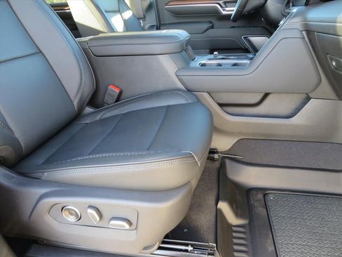 New 2026 GMC Sierra 2500 Denali w/ Denali Reserve Package image 11