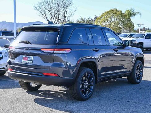 New 2025 Jeep Grand Cherokee Limited image 4