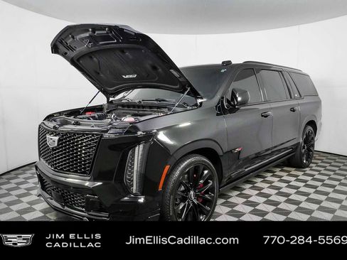 Certified 2025 Cadillac Escalade ESV V w/ LPO, ONYX Package AWD/4WD image 37