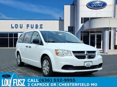 Used 2019 Dodge Grand Caravan SE w/ UConnect Hands-Free Group