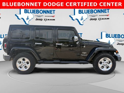 Used 2015 Jeep Wrangler Unlimited Sahara w/ Connectivity Group AWD/4WD image 4
