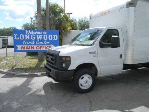 Used 2014 Ford E-350 and Econoline 350 Super Duty RWD image 2