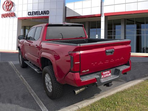 Used 2025 Toyota Tacoma SR5 AWD/4WD image 5