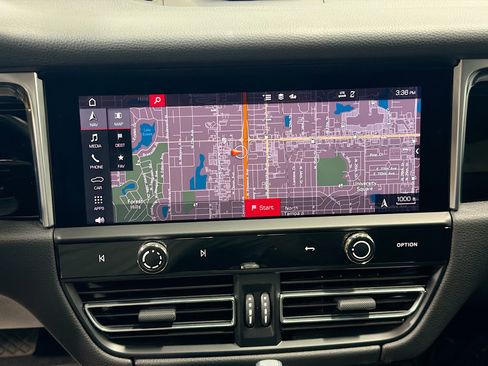 Certified 2022 Porsche Macan S image 32