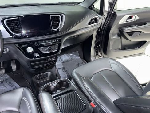Used 2023 Chrysler Pacifica Touring-L w/ S Appearance Package image 24