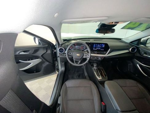 Used 2024 Chevrolet Trax LS w/ LS Convenience Package FWD image 34