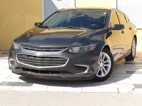 Used 2017 Chevrolet Malibu LT w/ Leather Package image 4