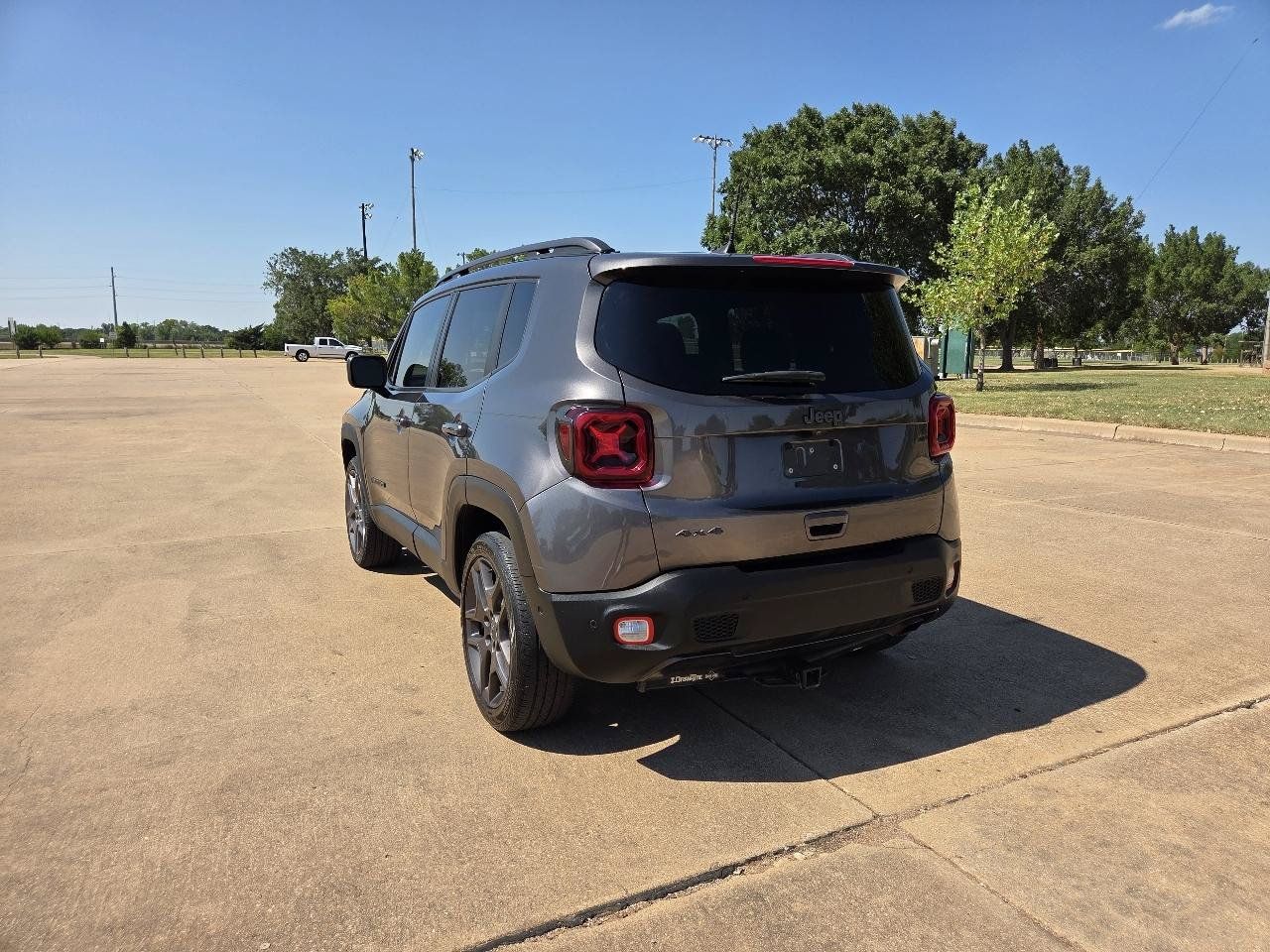 Used 2021 Jeep Renegade Latitude w/ Sun & Sound Group AWD/4WD image 7