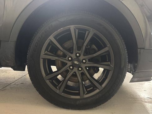 Used 2018 Ford Explorer XLT w/ Equipment Group 202A image 32