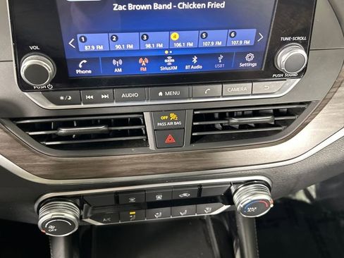 Used 2023 Nissan Altima 2.5 SV image 14