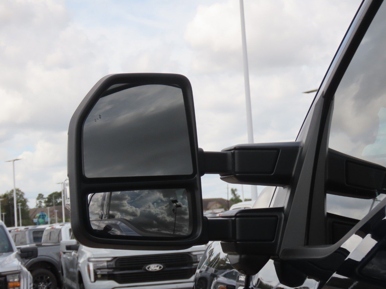 Used 2024 Ford F250 Lariat w/ Lariat Ultimate Package AWD/4WD image 18