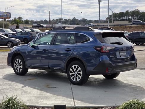 Used 2022 Subaru Outback Premium image 4
