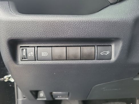 Used 2020 Toyota RAV4 XLE image 23