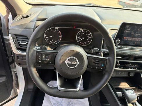 Used 2024 Nissan Rogue SV FWD image 17