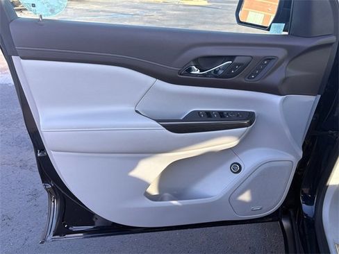 Used 2022 GMC Acadia SLT w/ Preferred Package image 19