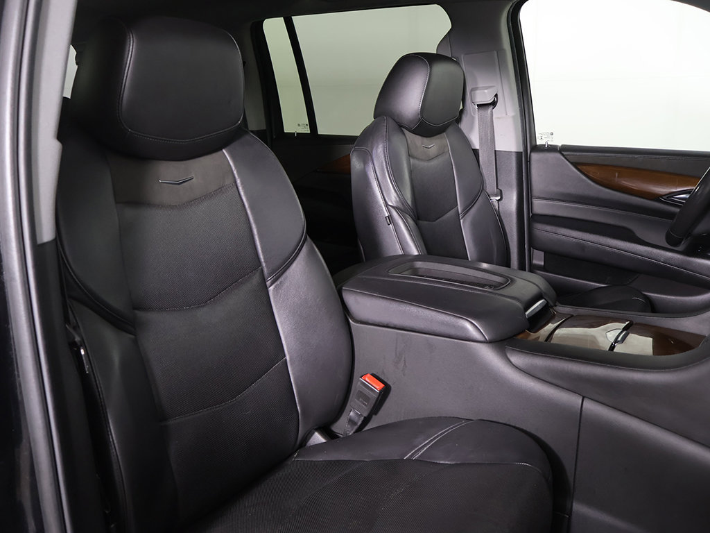 Used 2019 Cadillac Escalade ESV Premium Luxury w/ Escalade Sport Edition AWD/4WD image 29