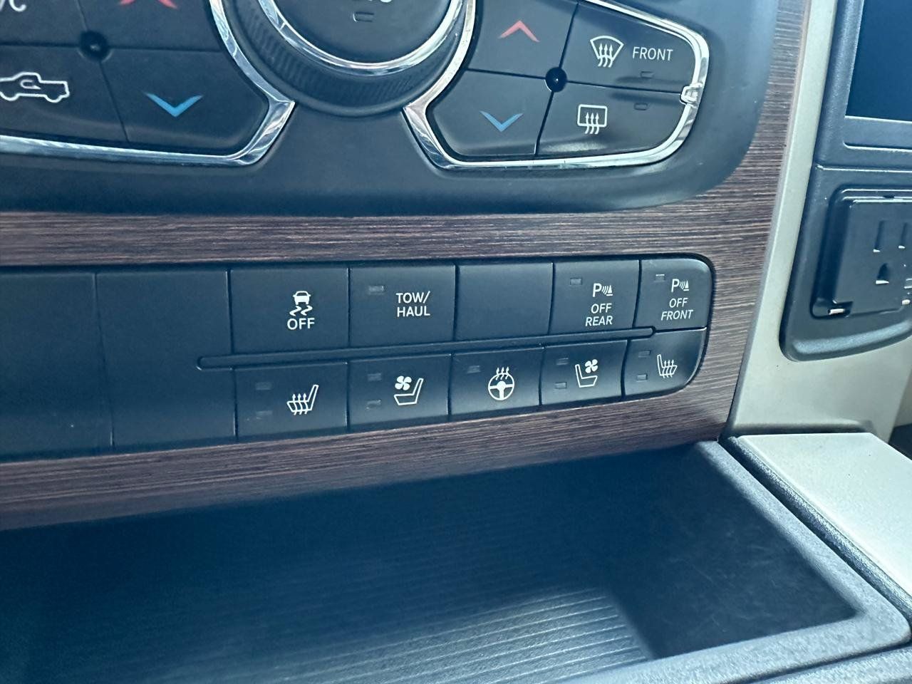 Used 2017 RAM 1500 Laramie RWD image 40