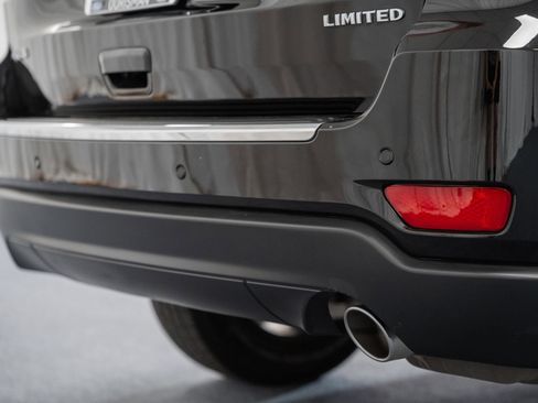 Used 2020 Jeep Grand Cherokee Limited w/ Luxury Group II image 11